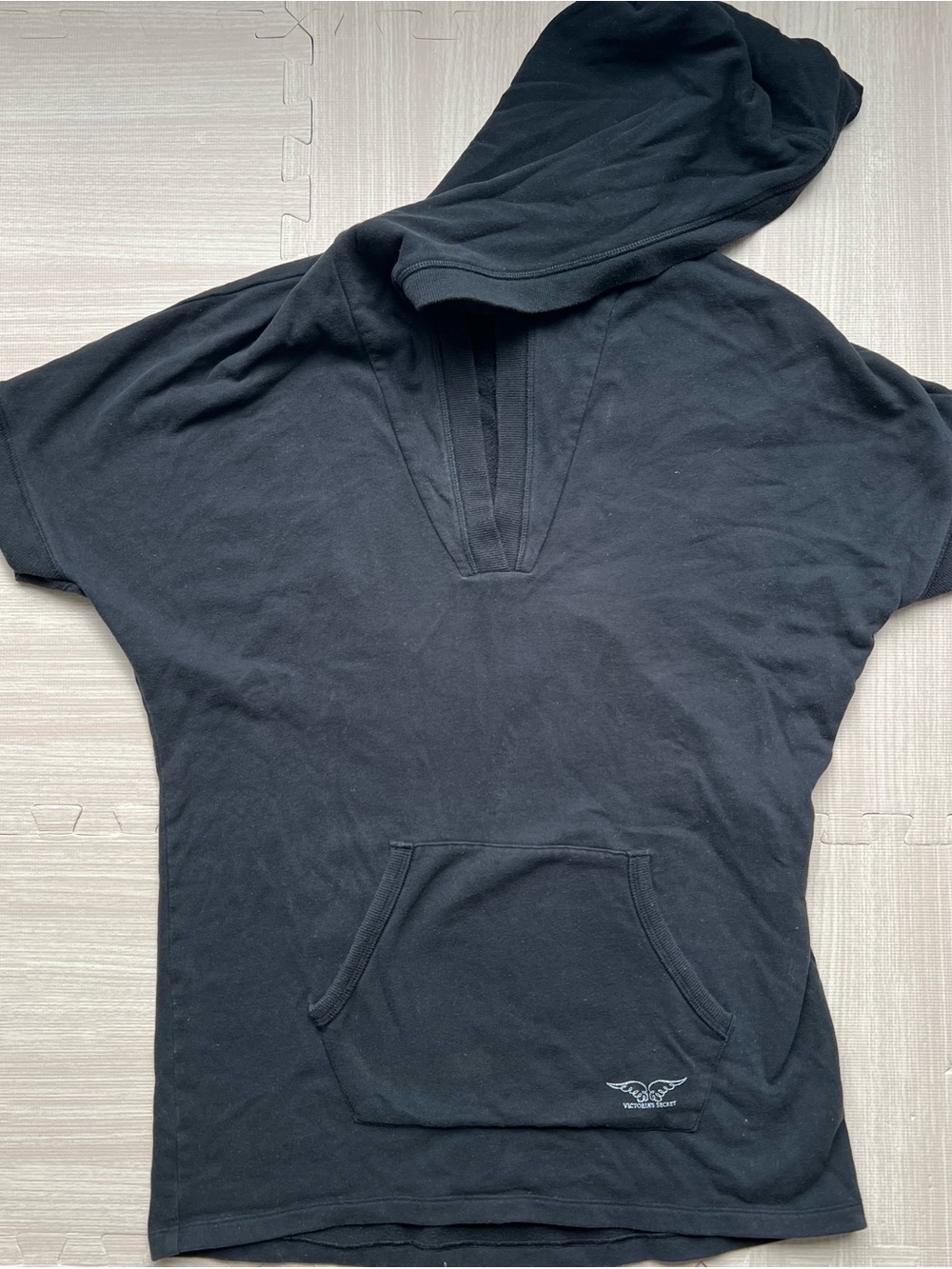Victoria’s Secret Supermodel Essentials Black Short Sleeve Hoodie size small